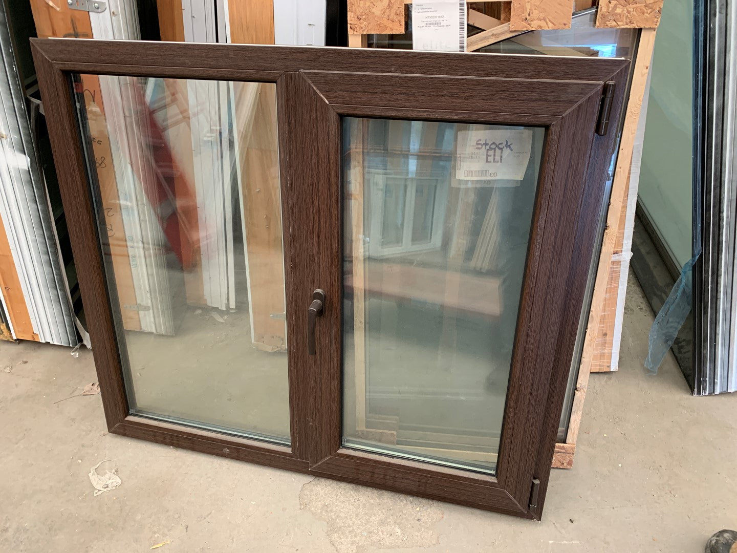Fenêtre battante brune - 48" x 42"