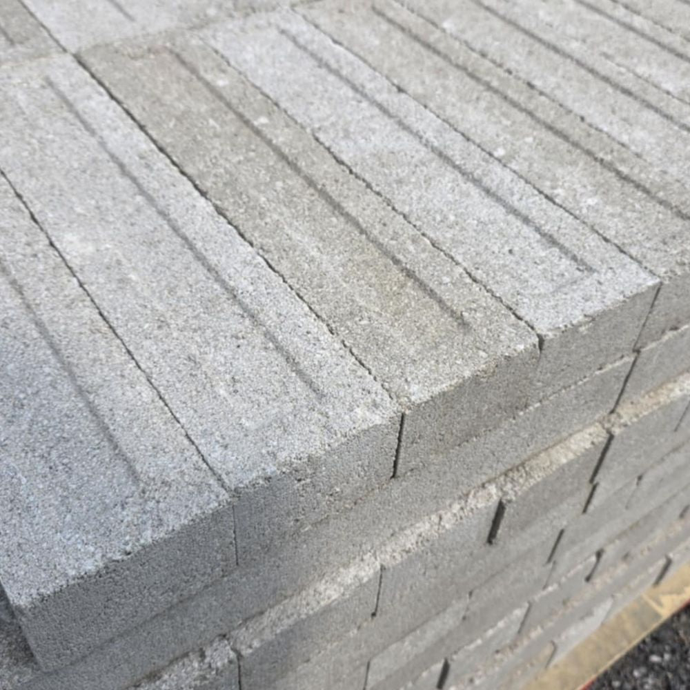 Lot 320 Briques 15 1/2'' x 3 1/2'' x 2 1/4''
