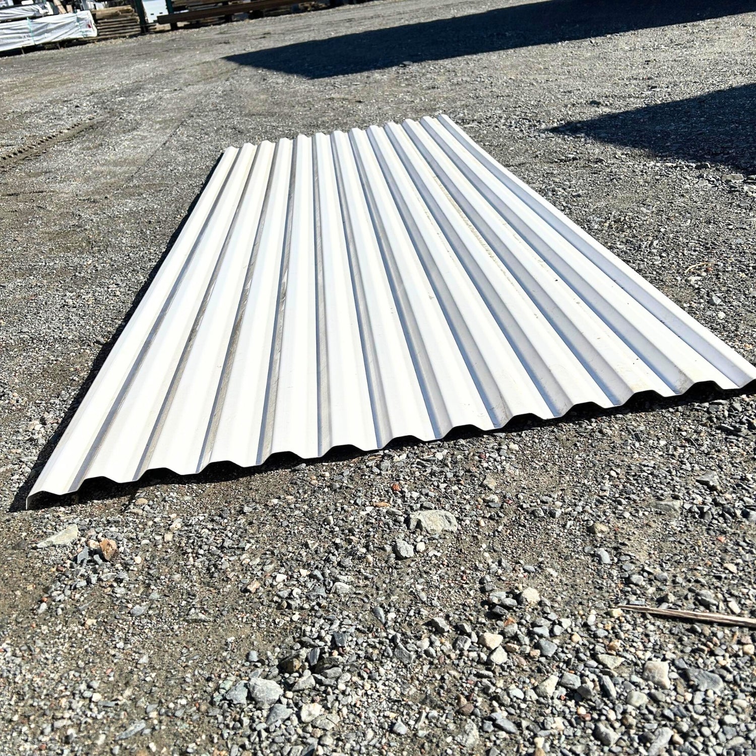 Revêtement garage ondulé blanc PVC 36'' X 14.02'' (42.02pi2)
