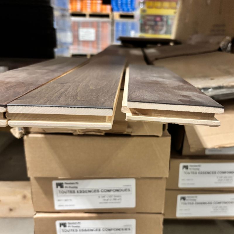 Plancher bois franc verni foncé - 3¼"