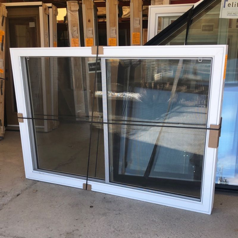 Fenêtre blanche coulissante 81" x 55"