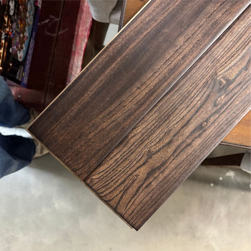 Plancher en orme - couleur café
