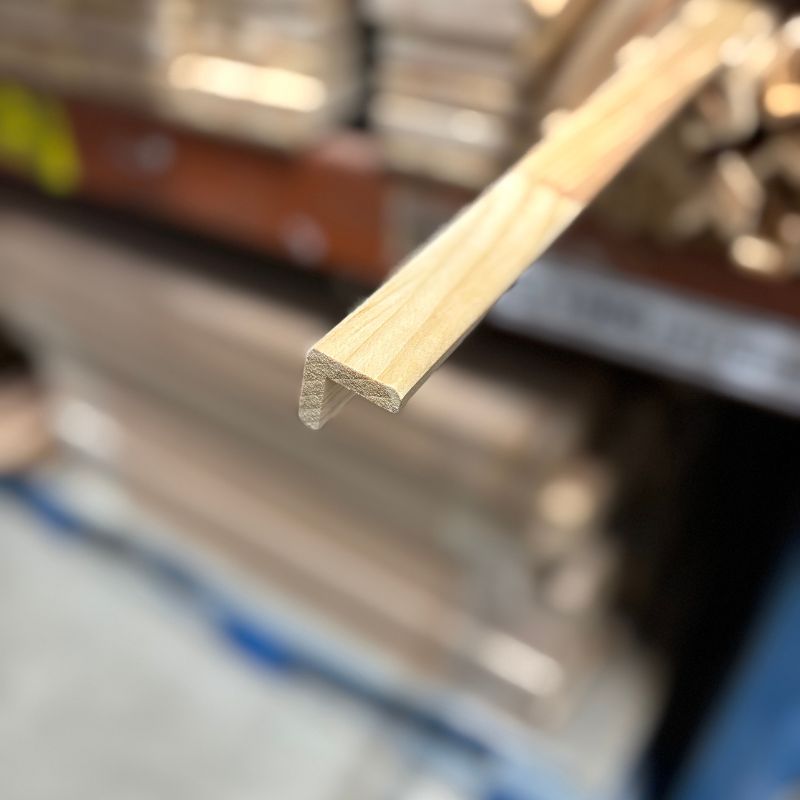 Coin extérieur en pin - 11/16" x 11/16" x 8'